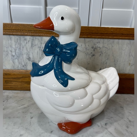 New in Box vintage ceramic Mother Goose cookie jar with a blue bow - Picture 3 of 11